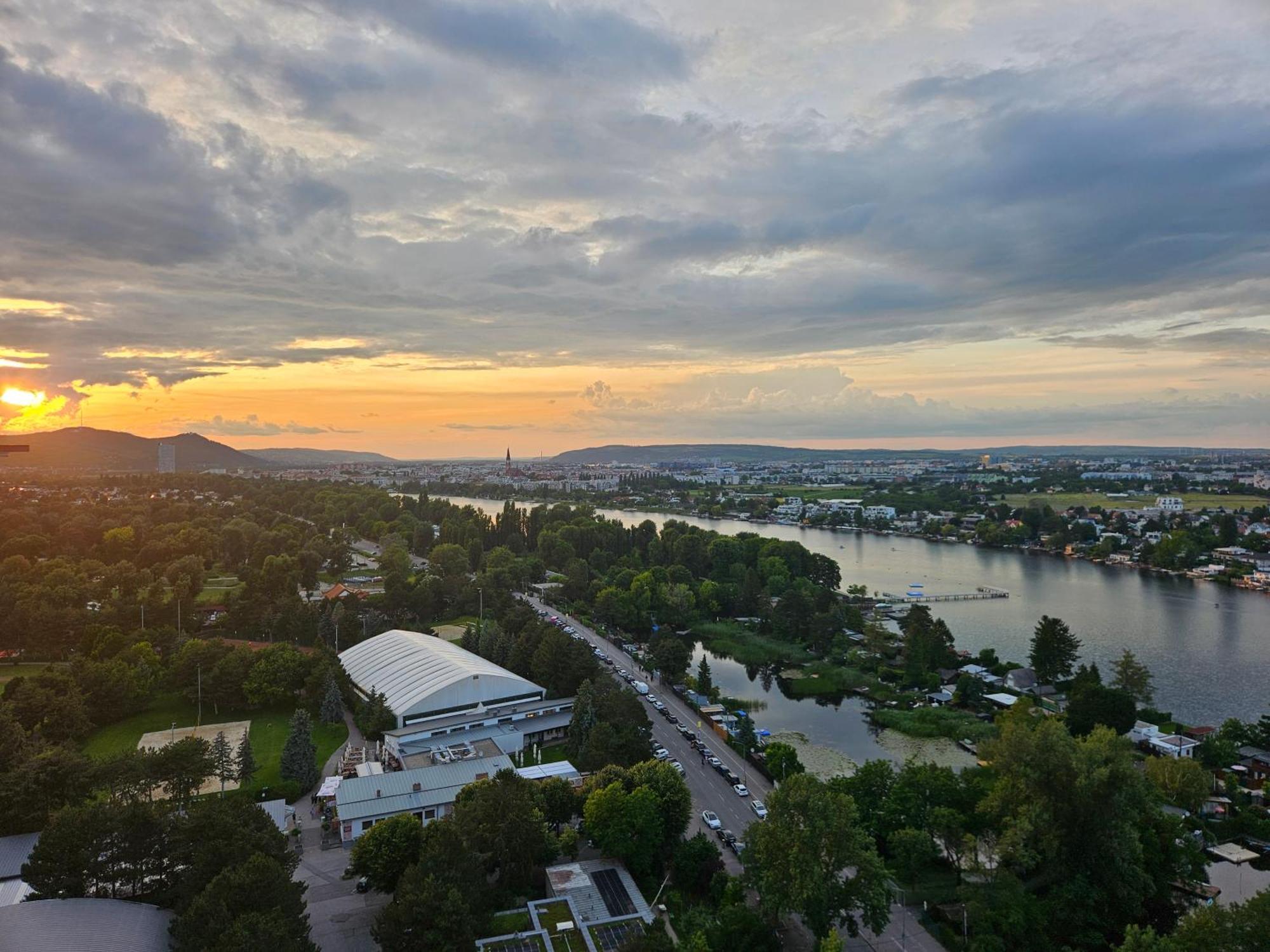 Yuki'S Place - Un-Vic, Danube Beach And Subway Near To Downtown Відень Екстер'єр фото