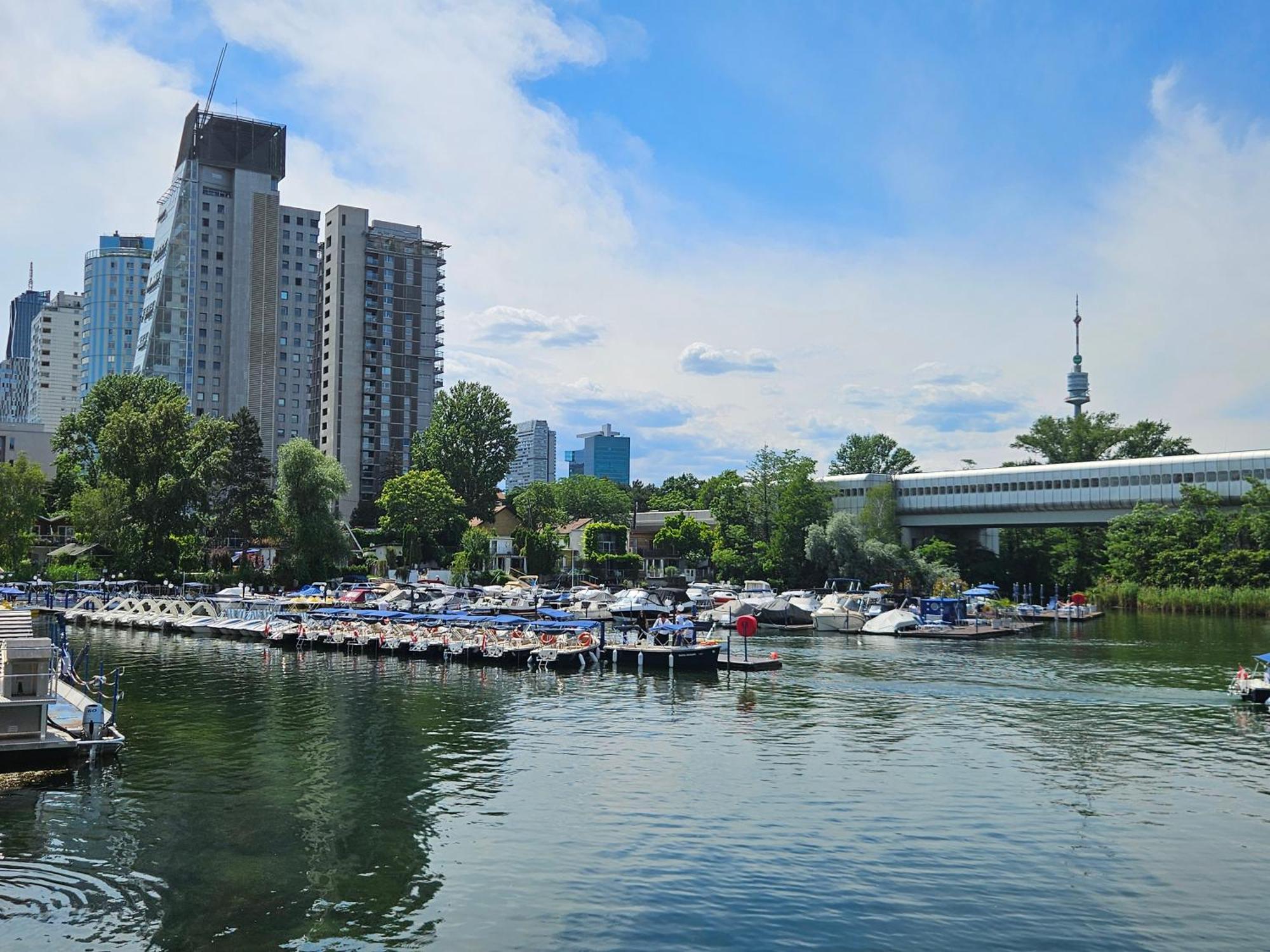 Yuki'S Place - Un-Vic, Danube Beach And Subway Near To Downtown Відень Екстер'єр фото